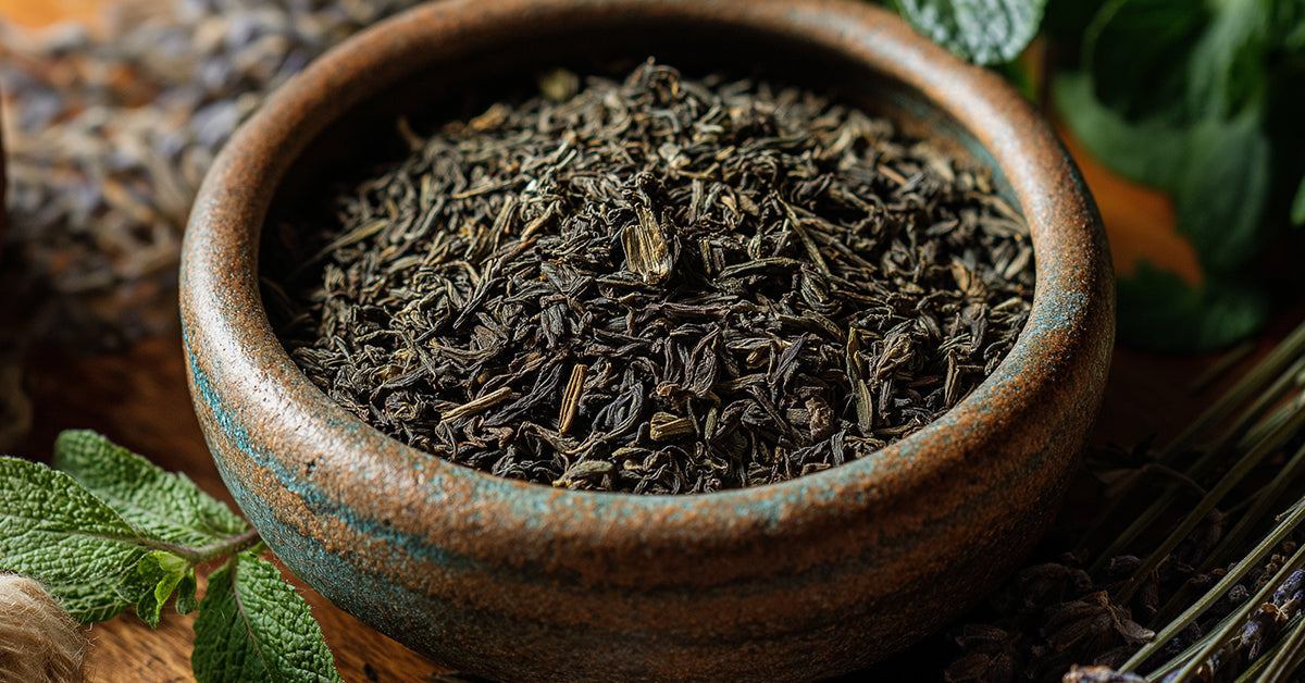 darjeeling thee in een houten kopje